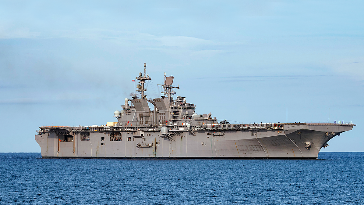 Trump manda su ‘puño de hierro’ a Ormuz: 4.500 marines y aviones furtivos