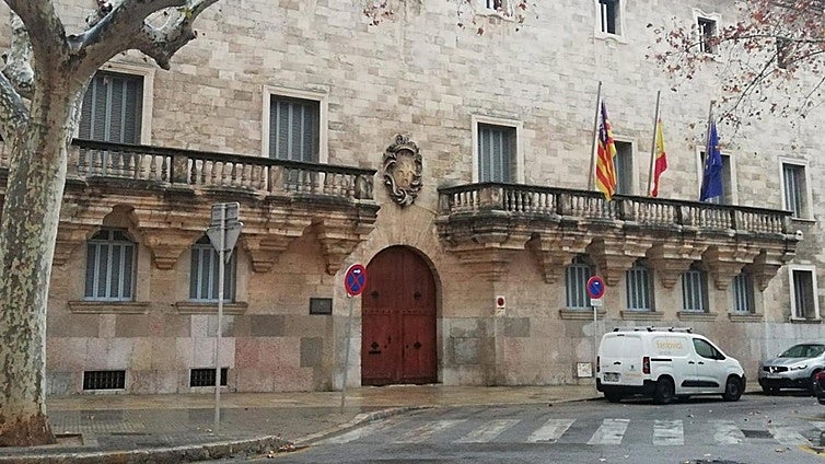 Prisión permanente a una madre que tiró a su bebé recién nacido al contenedor para matarlo en Mallorca