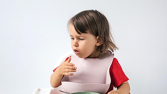 Mueren más niños atragantados que en accidentes de tráfico: estos son los alimentos más peligrosos