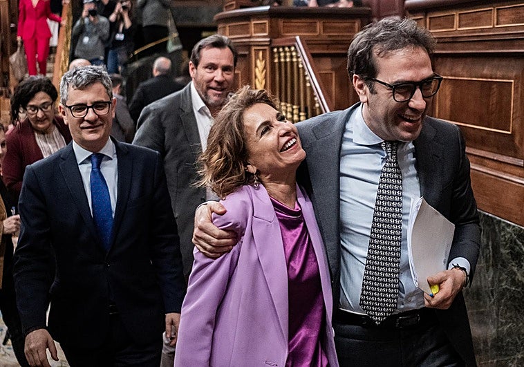 Sánchez cubre la 'auctoritas' de Montero con la solvencia económica de Cuerpo