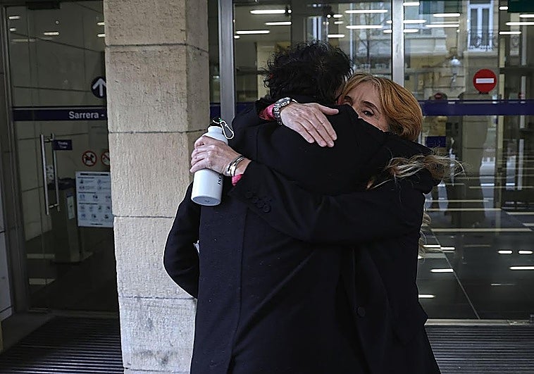 El profesor investigado en Irún: «Varias alumnas me ofrecían noches locas a cambio de una chaqueta»