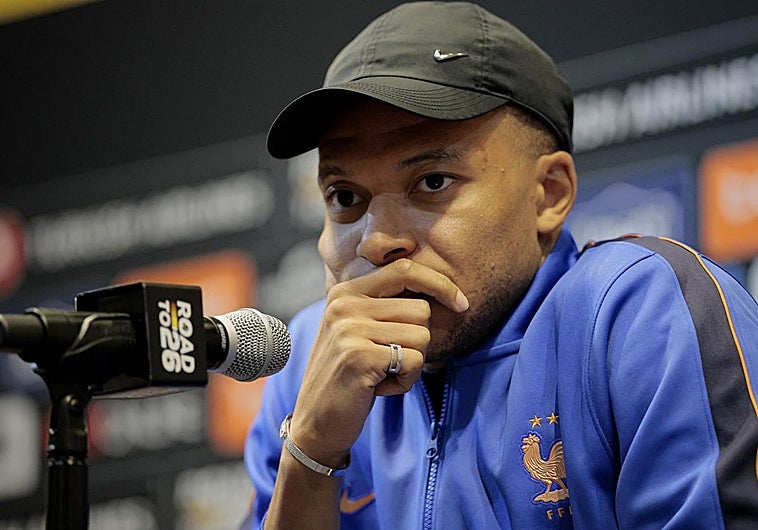 Mbappé juega a dos bandas