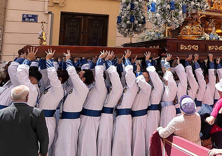 Un horquillero pierde el dedo al realizar una 'levantá' en Granada por una pieza mal ajustada en el trono