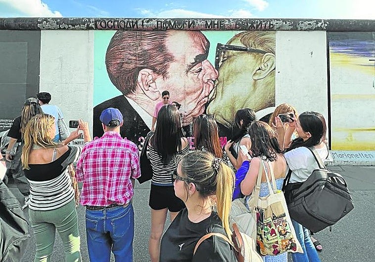 Besos hasta a Videla