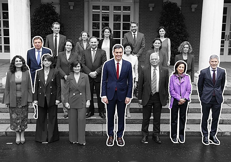 Solo tres de los 56 ministros siguen junto a Sánchez desde su llegada al poder en 2018
