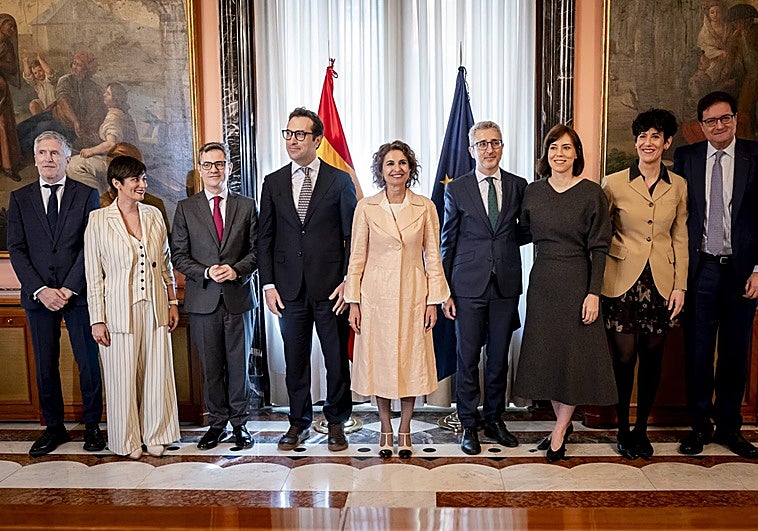 Sánchez apuntala su intención de agotar la legislatura con un Gobierno más económico