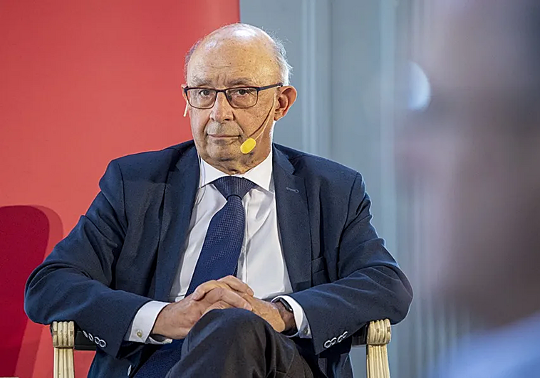 El juez ordena rastrear todas las cuentas de Montoro y sus excolaboradores en busca de supuestos pagos ocultos