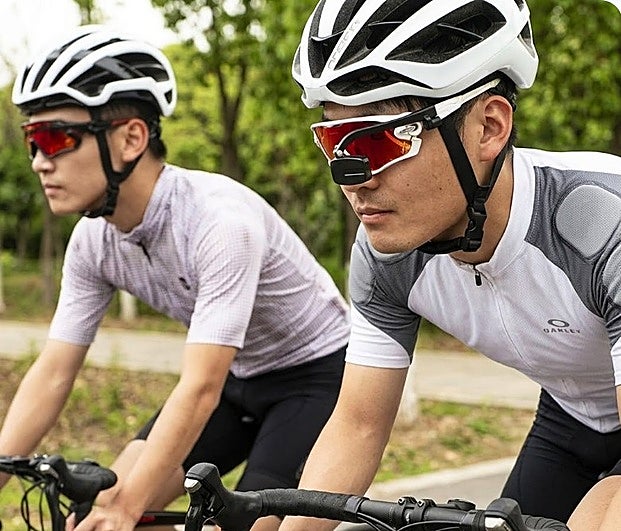 Aumenta tu seguridad montando en bici con estos espejos retrovisores para cascos