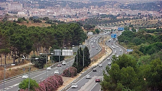 Semana Santa en coche: ¿es más barato viajar en un eléctrico o en uno de gasolina?