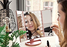 Los mejores espejos de maquillaje con luz LED para una rutina de belleza perfecta