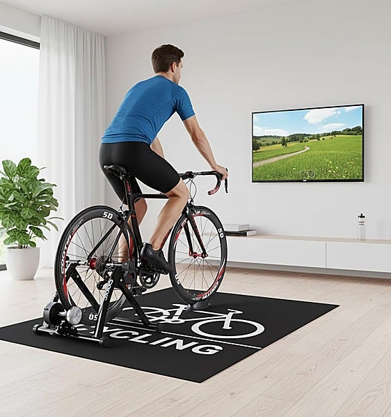 Los mejores rodillos de bicicleta para entrenar en casa y hacer kilómetros cuando quieras