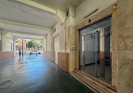 Patio del edificio de la avenida Giorgeta donde han sido localizados los cadáveres del matrimonio.