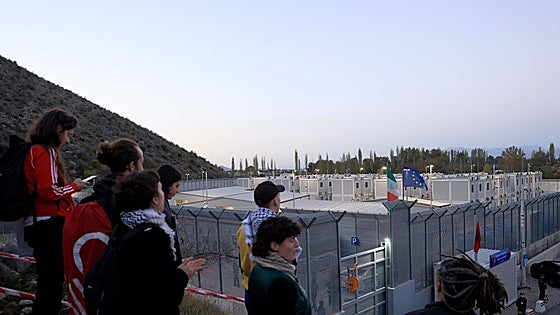 Europa prepara su desembarco en África para deportar a inmigrantes
