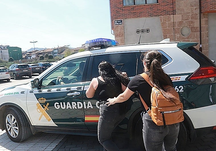 La viuda del asesinado en Asturias, madre del detenido: «Mi hijo solo se defendió, el cuchillo lo tenía mi marido»