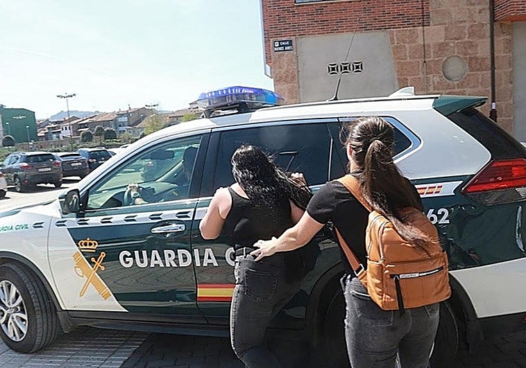La viuda del asesinado en Asturias, madre del detenido: «Mi hijo solo se defendió, el cuchillo lo tenía mi marido»