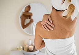 No te pierdas estos exfoliantes marinos para eliminar las células muertas y cuidar la piel