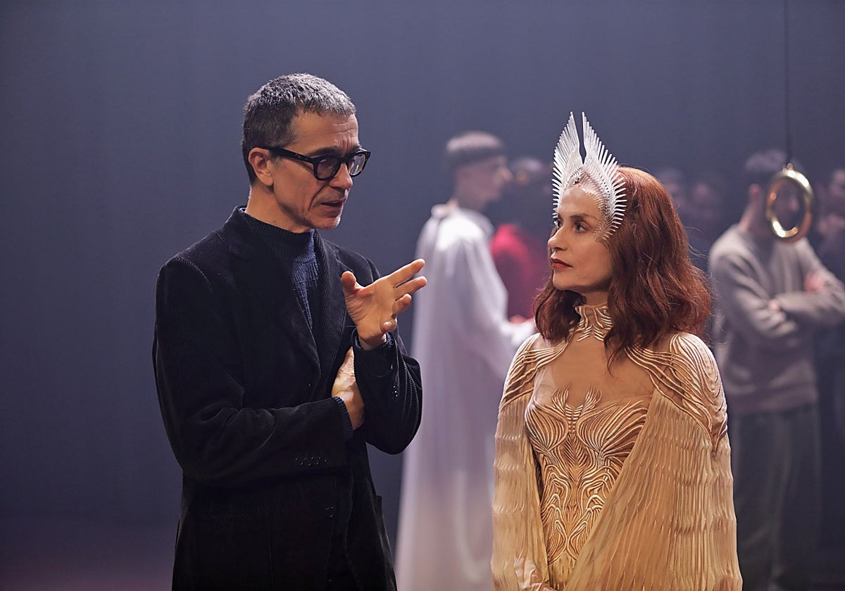 Romeo Castellucci e Isabelle Huppert, en un ensayo de Bérénice.
