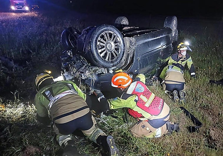 Mueren tres hombres en una colisión frontal entre dos vehículos en la provincia de Cáceres