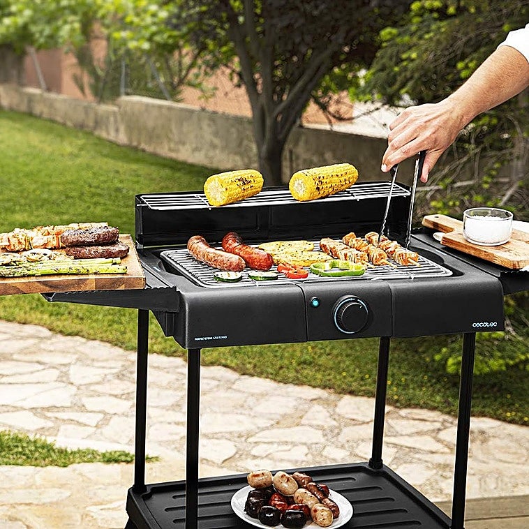 Esta barbacoa eléctrica de Cecotec será la auténtica protagonista de todas tus reuniones familiares y de amigos