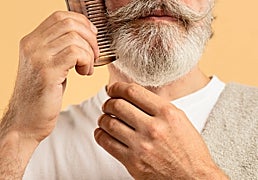 Los mejores kits para cuidar la barba con aceites de sándalo y cedro
