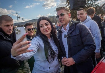 Los jóvenes húngaros se vuelcan con el opositor Peter Magyar