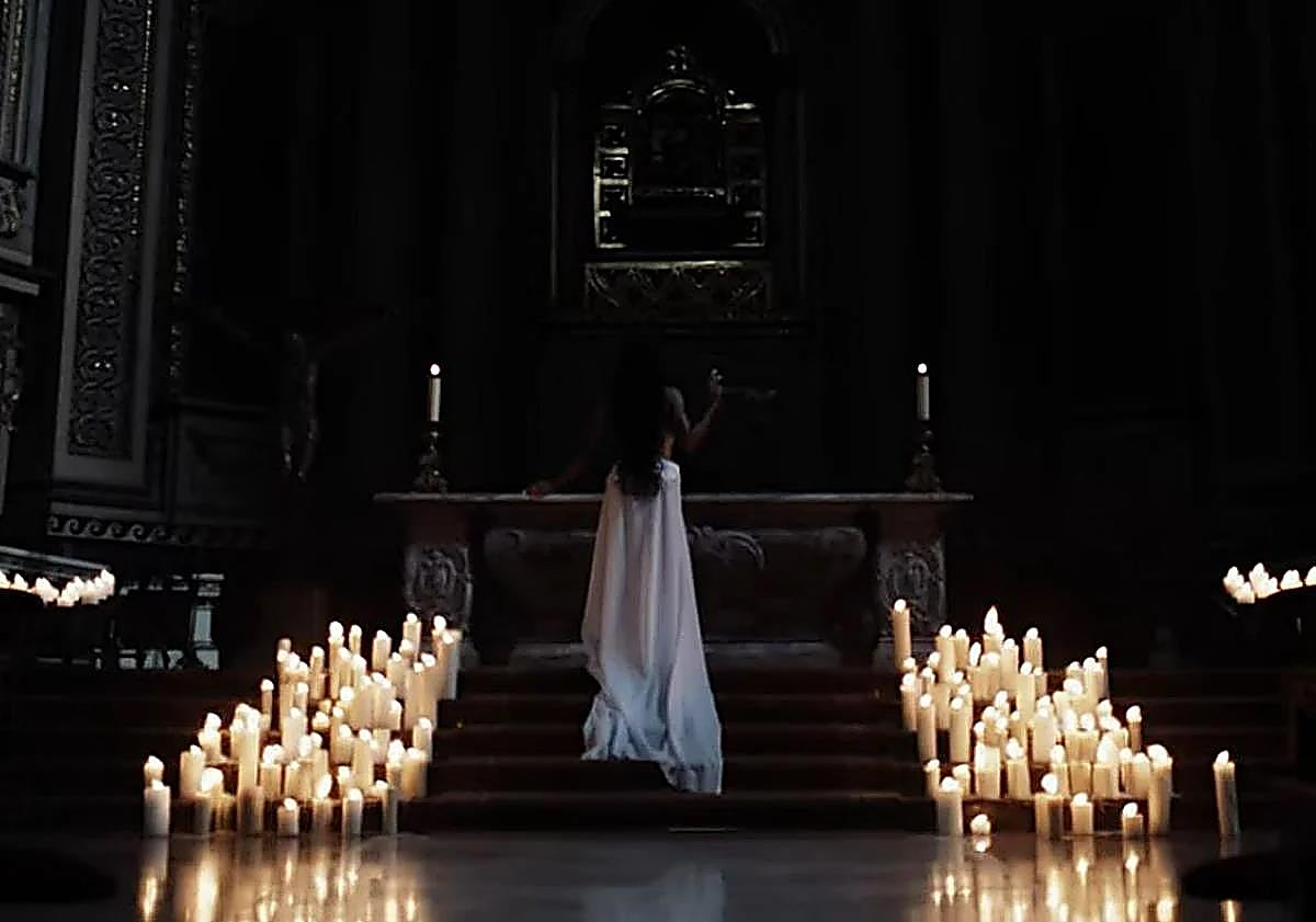 Hıristiyan Avukatlar, rapçi Tokischa'yı “yarı çıplak” bir klip kaydederek San Sebastian'daki bir bazilikaya saygısızlık ettiği için kınadı