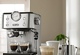Despídete de la cal y prolonga la vida de tu cafetera con este descalcificador de De'Longhi