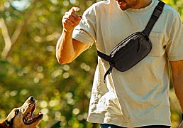 No te pierdas estas bandoleras para hombre que llevarás a todas partes