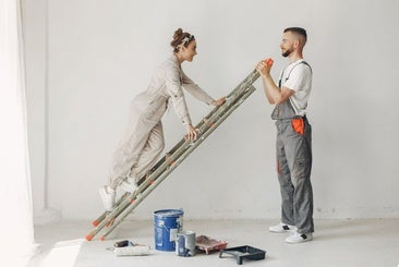 Con estas escaleras plegables de aluminio no se te resistirá ningún altillo de la casa
