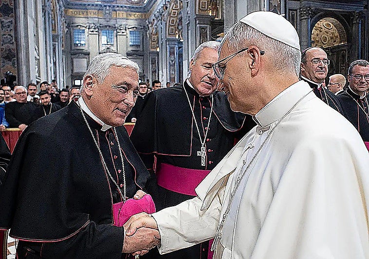 El Vaticano archiva la denuncia por pederastia contra el obispo emérito de Cádiz