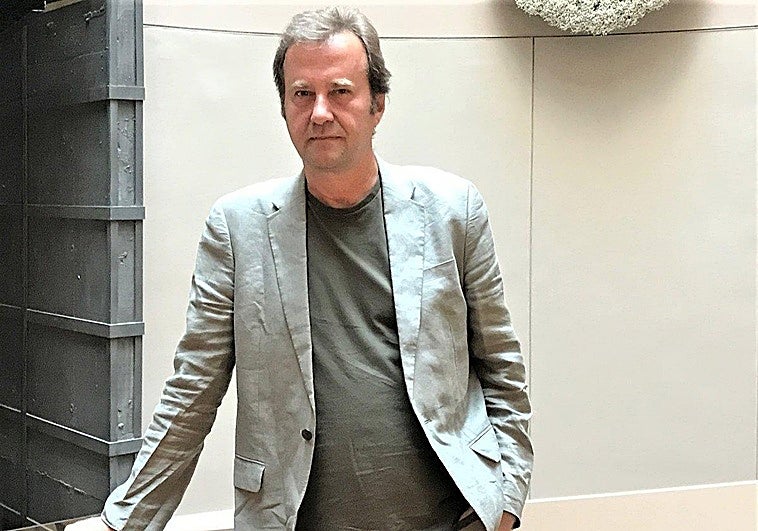 Marcos Giralt Torrente gana el premio de la Crítica por 'Los ilusionistas'