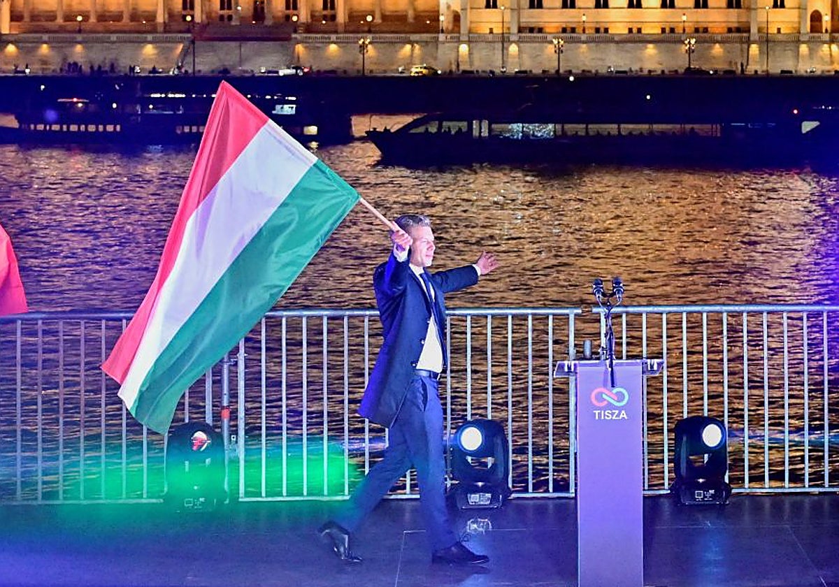 Hungría pone fin a la era ultra de Orbán