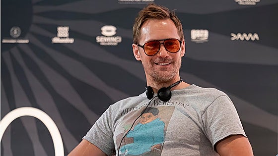 Alexander Skarsgard, el segundo de a bordo