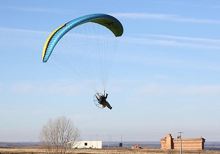 Dos fallecidos en un accidente de parapente en Guadalajara