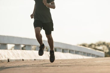 Los mejores shorts de running que protegen tu móvil sin limitar el movimiento