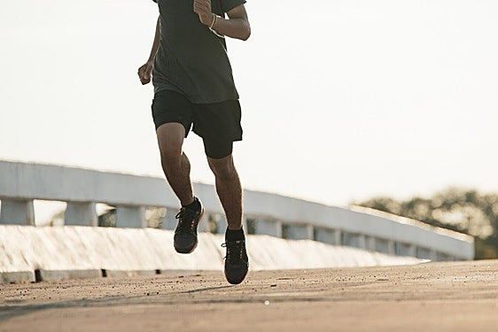 Los mejores shorts de running que protegen tu móvil sin limitar el movimiento