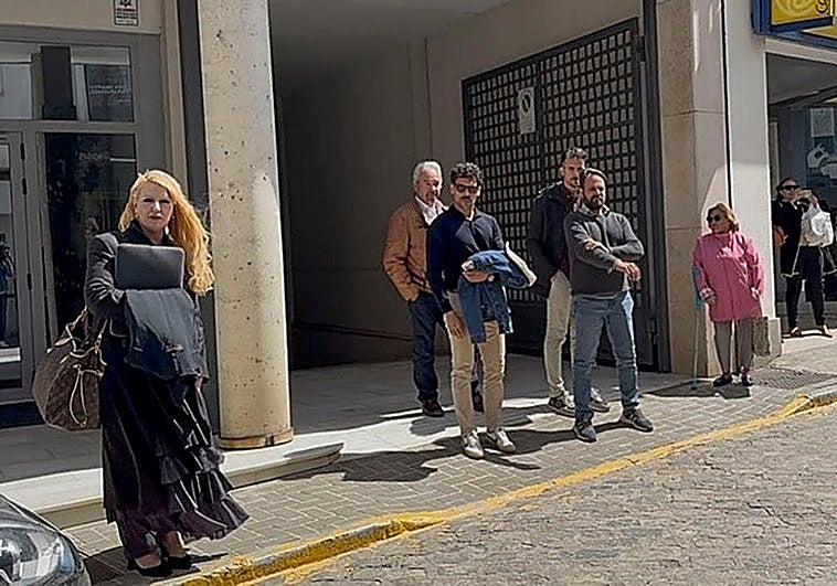 El hijo de Francisca Cadenas se paró en la puerta de los detenidos: «Alguien andaba dentro con mucho nerviosismo»