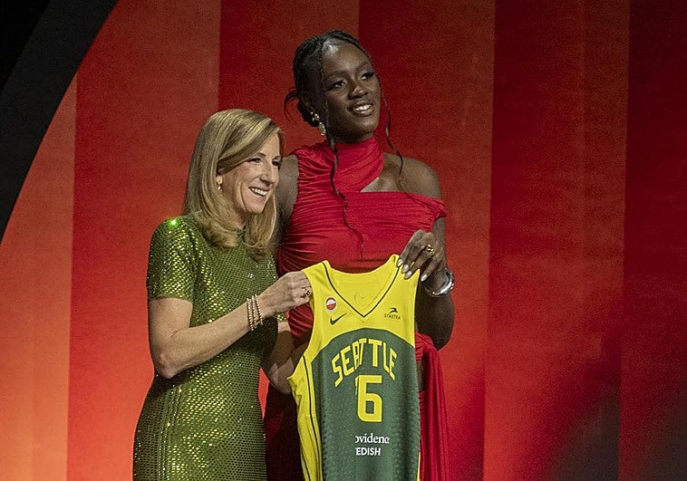 Awa Fam, número 3 del 'draft' de la WNBA, hace historia para el baloncesto español