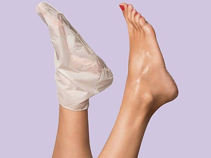 Cuida tus pies secos con esta mascarilla de melocotón para exfoliación y peeling