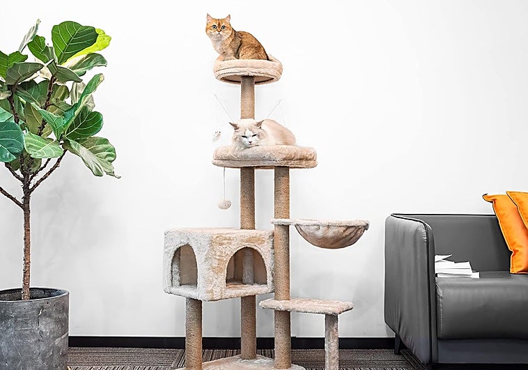Estos rascadores grandes para gatos harán las delicias de tu minimo a todas horas