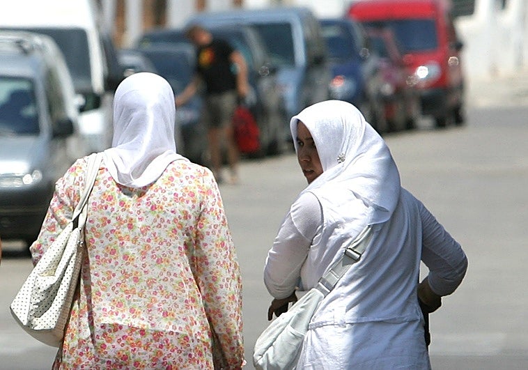 PP y Vox rechazan la propuesta de Junts para prohibir el burka por la cesión de competencias