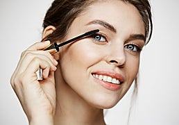Alarga tus pestañas con estas máscaras de Maybelline que además son waterproof