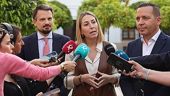 El pacto PP-Vox en Extremadura incluye la prohibición del burka y el niqab en espacios públicos