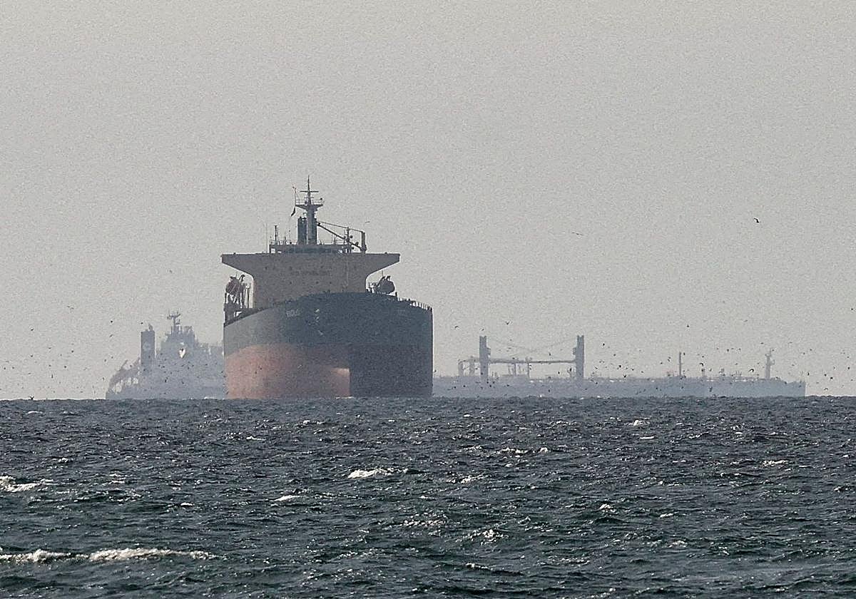 Sigue en directo la última hora de la guerra en Oriente Medio | La Guardia Revolucionaria iraní dispara contra un carguero en Ormuz