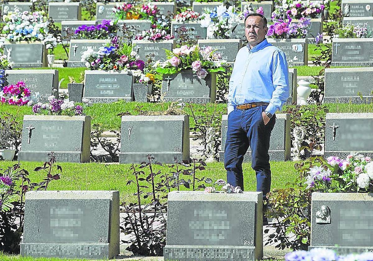 La estafa de los ataúdes: revendían flores y miles de féretros que no incineraban