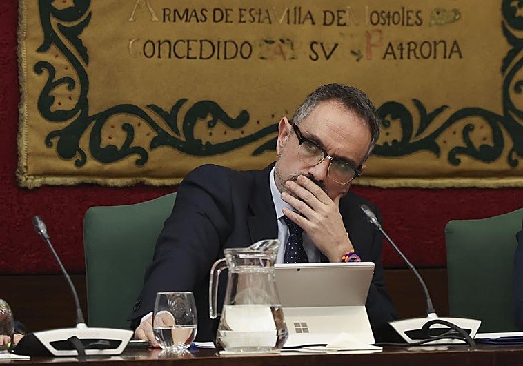 El alcalde de Mostoles rechaza dimitir tras admitirse la querella por acoso sexual