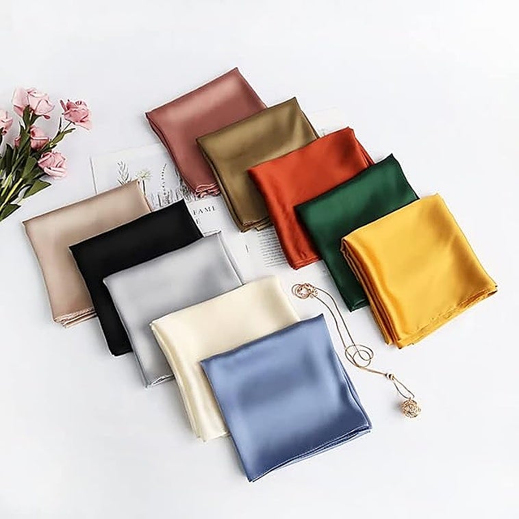 Los mejores pañuelos de seda para tus looks de entretiempo