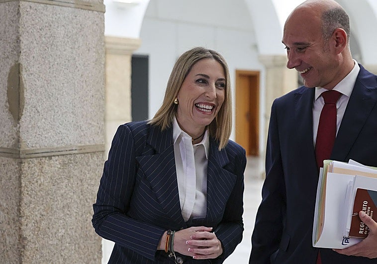 María Guardiola, investida: del 'no' a Vox a gestionar la 'prioridad nacional'