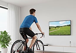 Los mejores rodillos de bicicleta para entrenar en casa y hacer kilómetros cuando quieras