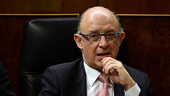El juez autoriza investigar 20 años de cuentas bancarias del exministro Montoro